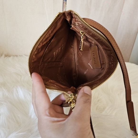 Alviero martini sling - Picture 7 of 12